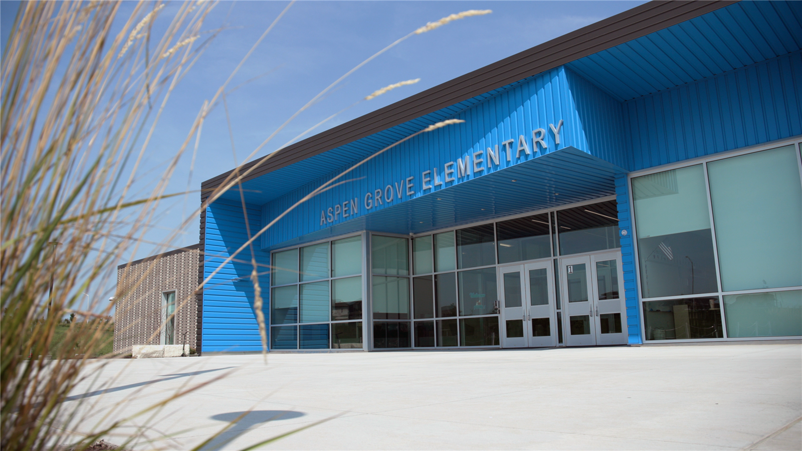 Image of the outside of Aspen Grove Elementary